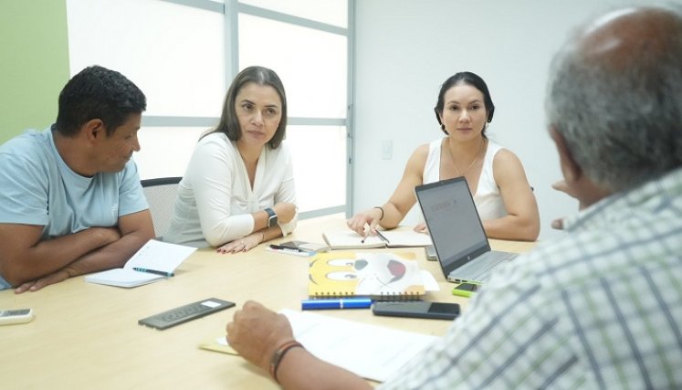 Las directoras de Indenorte y el IMRD, acordaron dar pronta solución a los gimnastas.