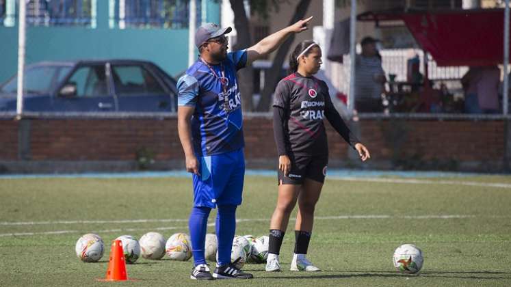 El técnico Jhon Ortega destacó que cuenta con un buen grupo de jugadoras con las que espera hacer un buen torneo.