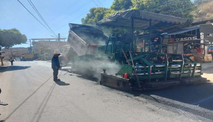 Representantes de la firma contratista visitaron a la comunidad inconforme por los trabajos./ Foto Cortesía