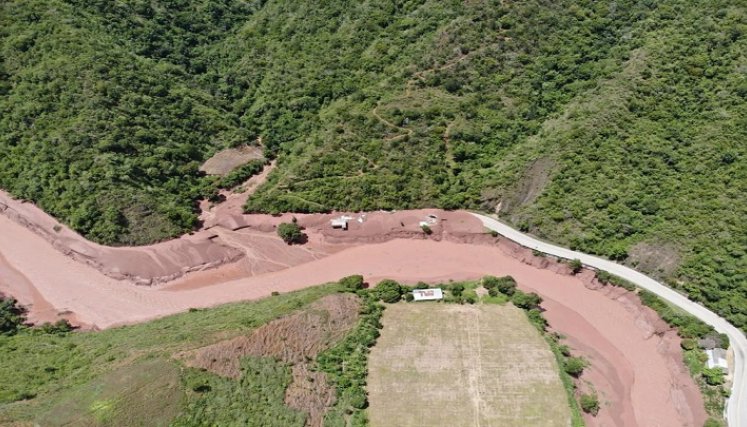 Se estima que, hasta la fecha, cerca de 17 millones de metros cúbicos de tierra se han desplazado a lo largo de la quebrada EI Molino y el río El Tarra.