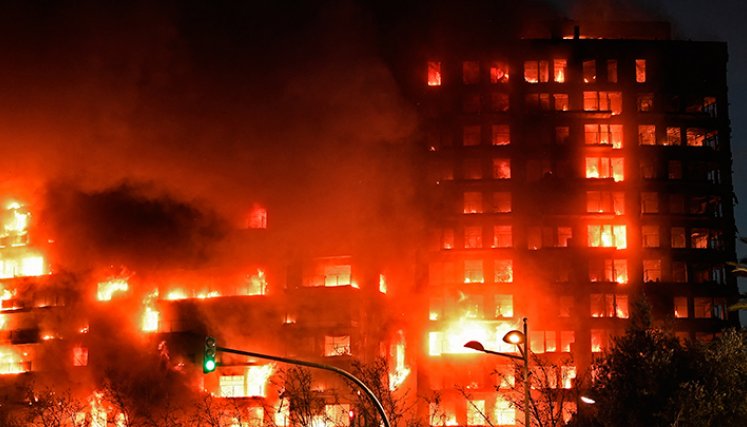 Edificio en llamas. 