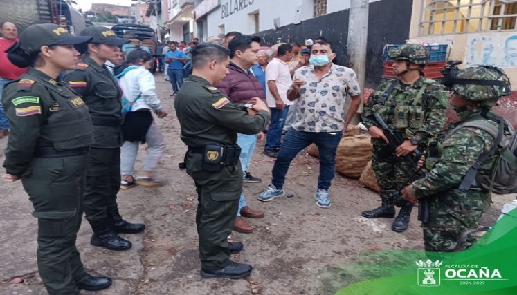 La policía y el ejército se toman la plaza de mercado del municipio de Ocaña./ Foto: Cortesía