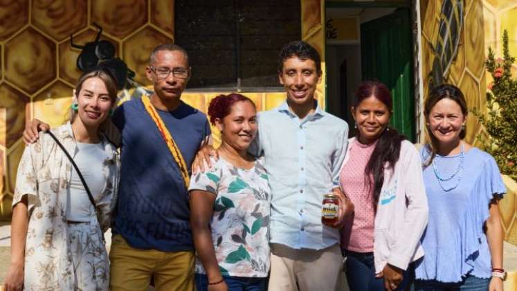 Visita de Egan Bernal a víctimas del conflicto en Ovejas, Sucre.