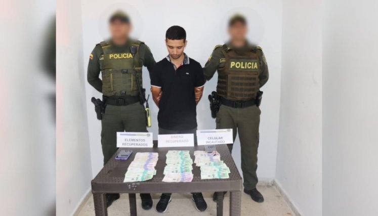 Al capturado le encontraron el dinero en efectivo y el celular hurtado