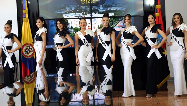 En el marco de la celebración del Día de la Mujer, en el Centro Comercial Jardín Plaza, las 8 candidatas hicieron su primer desfile oficial.