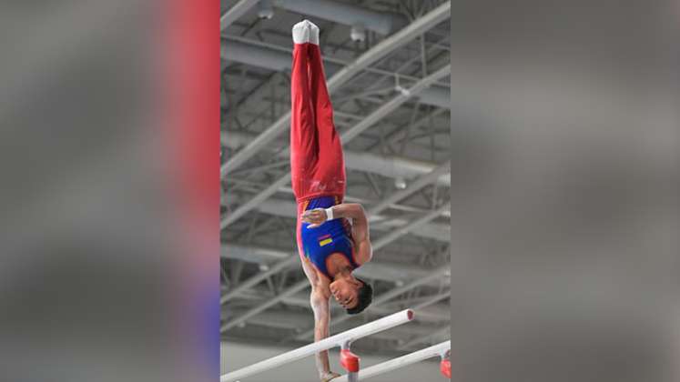 Ángel Barajas ganó bronce en la final de paralelas de la Copa Mundo de Bakú 