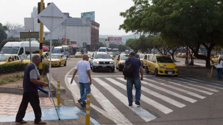 Adultos mayores se movilizaron con tranquilidad/Foto Juan Pablo Cohen/La Opinión