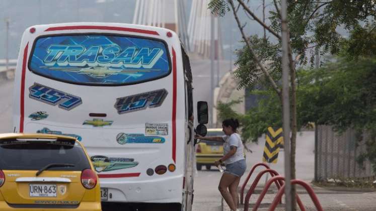 El transporte público fue protagonista de la movilidad, ayer/Foto Juan Pablo Cohen/La Opinión