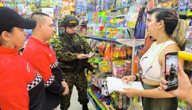 Policía, Ejército y Gaula, hacen patrullajes constantes en la ciudad a fin de alertar a los ciudadanos sobre cómo actuar en caso de extorsión.