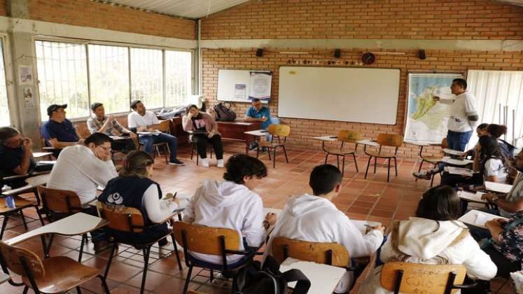 Los rectores de los colegios están preocupados por las elevadas tarifas de energía. /Foto: Javier SarabiaLa Opinión