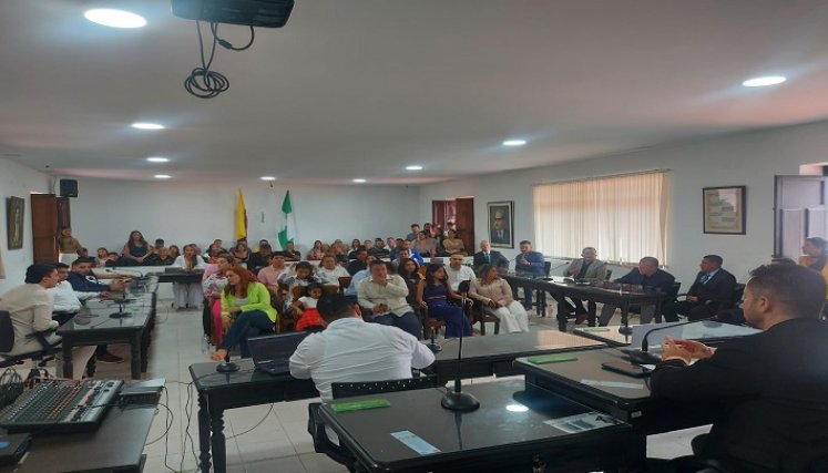 En los primeros cien días de su mandato el alcalde Emiro Cañizares Plata se la ha pasado haciendo ajustes para superar la crisis financiera./ Foto: Javier Sarabia/La Opinión