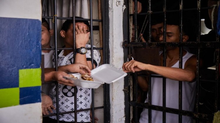 El defensor del Pueblo, Carlos Camargo Assis recorrió el centro de detención transitoria de Ocaña y evidenció el hacinamiento./ Foto Cortesía