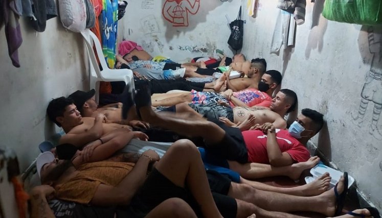 Si las celdas de la Policía están llenas, en los patios de la cárcel no cabe un interno más. Se deben buscar alternativas./ Foto: Archivo/La Opinión