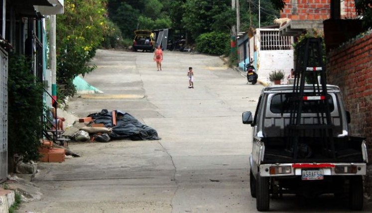 En algunos sectores del barrio, los ladrones hacen de las suyas en la noche./ Foto: Carlos Ramirez. 
