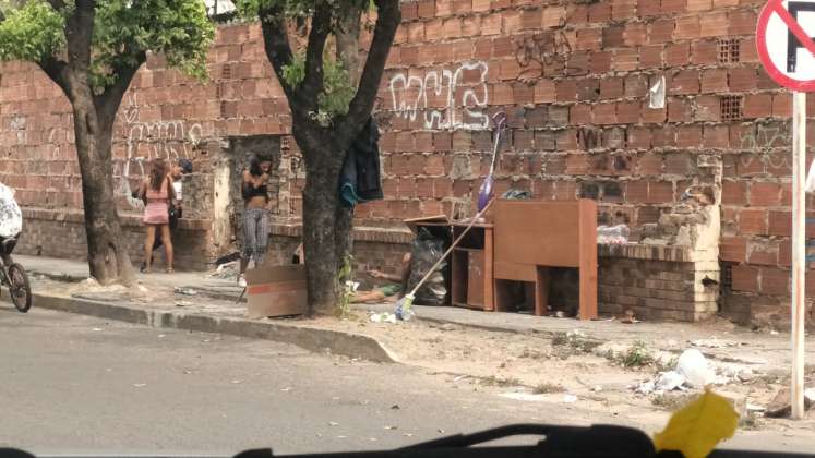 Habitantes merodean a diario por las casonas abandonadas. 