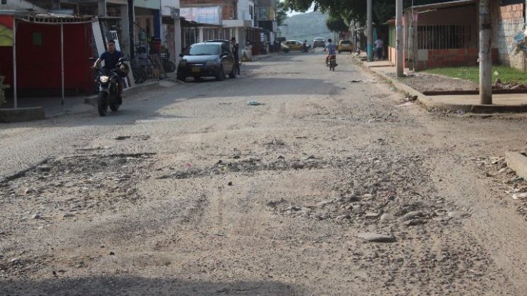 Algunas calles llevan sin ser pavimentadas desde que se fundó el barrio. / Foto: Carlos Ramírez.