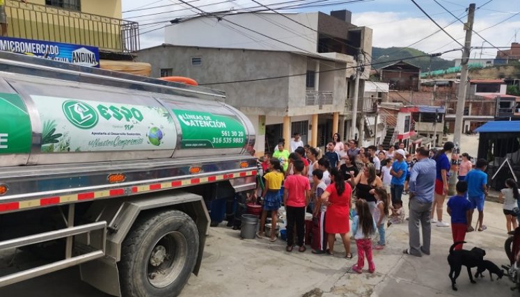 Revuelo en Ocaña por instalación de un macro medidor en un hidrante del Cuerpo de Bomberos de Ocaña. /Foto: Javier Sarabia