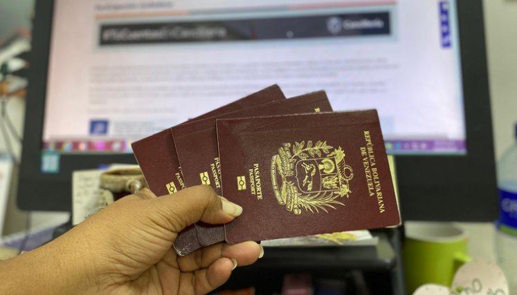 Colombia planea solicitar pasaportes vigentes a venezolanos para ingresar al país