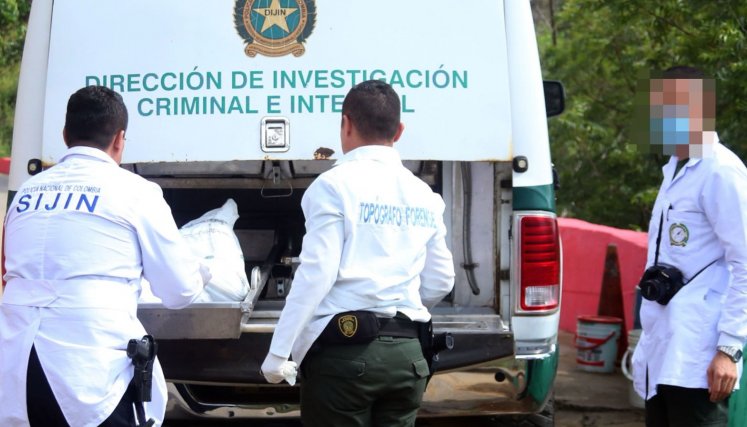 Encontraron restos humanos en un costal