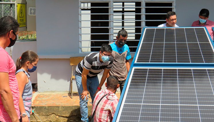 Sistema de paneles solares en Sardinata 