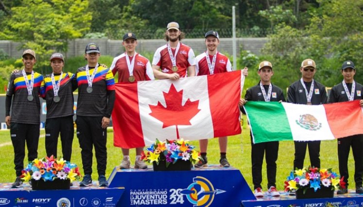 Por equipos Colombia, Andrés Ardila aportó para lograr la medalla de plata.