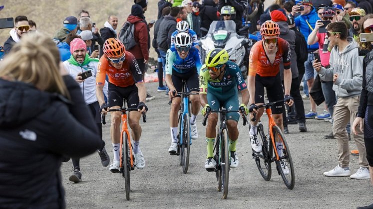 El pedalista colombiano Daniel Martínez hace un gran Giro de Italia.
