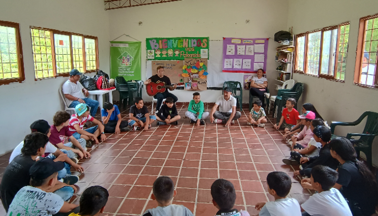 Música a niños de villa del Rosario
