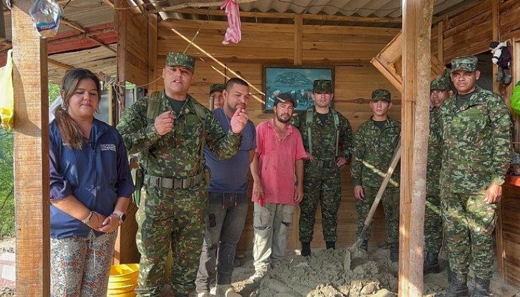 El programa Fe en Colombia del Ejército colombiano promueve la construcción de cocinas ecoeficientes en el Norte de Santander. /Foto: cortesía.