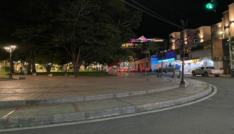 Vándalos se hurtaron el cableado del alumbrado público del parque Principal de Ocaña./ Foto cortesía