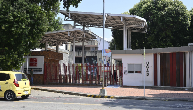 Instituciones educativas expuestas a la venta de consumo de alcohol