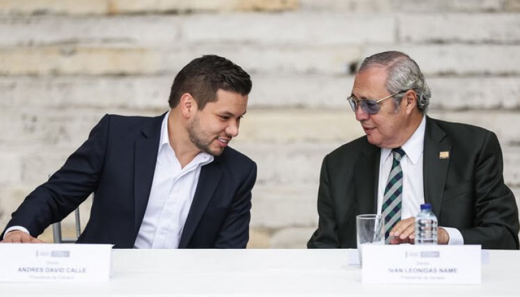 El presidente de Senado, Iván Name, junto al presidente de la Cámara de Representantes, Andres David Calle