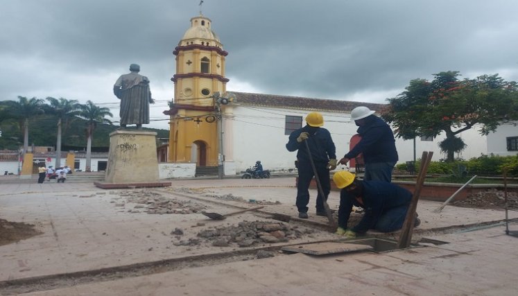 Con la UTA se adelantan jornadas podas para mitigar riesgos. / Foto: Javier Sarabia / La Opinión  