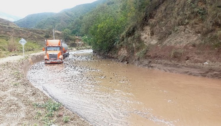 Transportadores de pasajeros y carga exigen soluciones concretas a la emergencia vial presentada en El Tarrita. / Foto cortesía