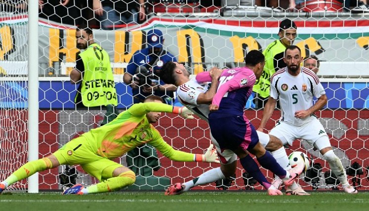 Jamal Musiala (#10) abrió el camino del triunfo para Alemania, frente a Hungría.