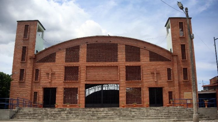 La Parroquia Santos Apóstoles ha tenido varias remodelaciones en su infraestructura./ Foto: Carlos Ramírez.