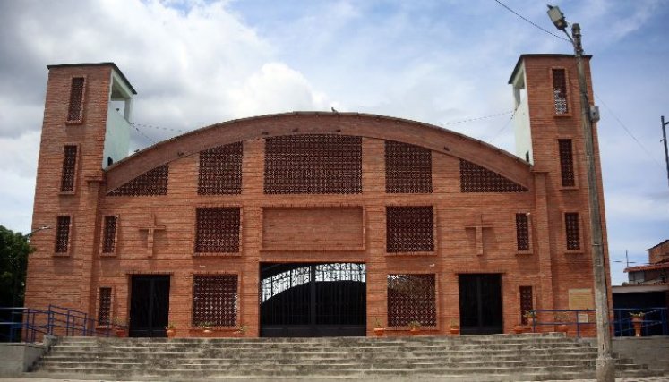 La Parroquia Santos Apóstoles ha tenido varias remodelaciones en su infraestructura./ Foto: Carlos Ramírez.
