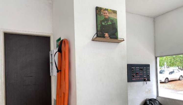 En el 2018, Carlos Eduardo inició su preparación en la escuela de cadetes en donde también ingresó a la banda de guerra. 