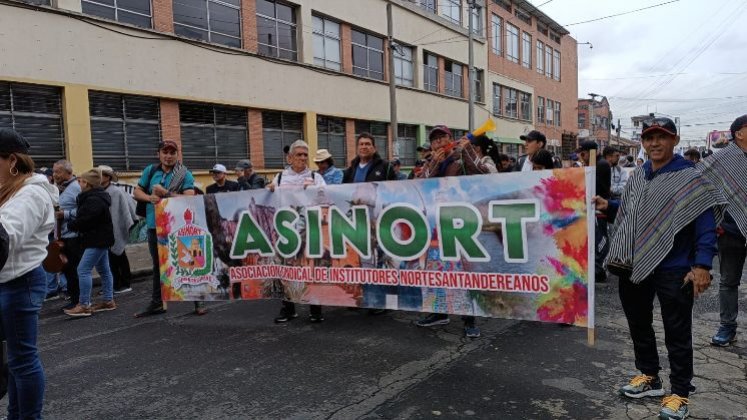 Desde el 12 de junio, los docentes anunciaron que estarían en paro indefinido. Esta fue parte de la marcha en Bogotá. / Foto: Cortesía / La Opinión 