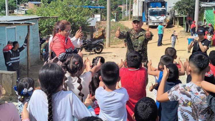 Ejército llevó alegría a niños de Alfonso Gómez. / Foto: Cortesía / La Opinión