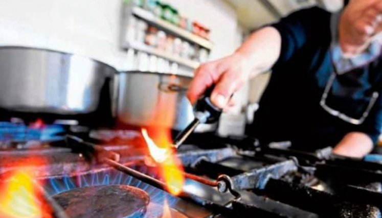 Según el Dane, el 69% de los hogares en Colombia cocina con gas natural. Sin embargo, aún hay 1.560.000 hogares (8,7% de la población) que utilizan leña para cocinar.