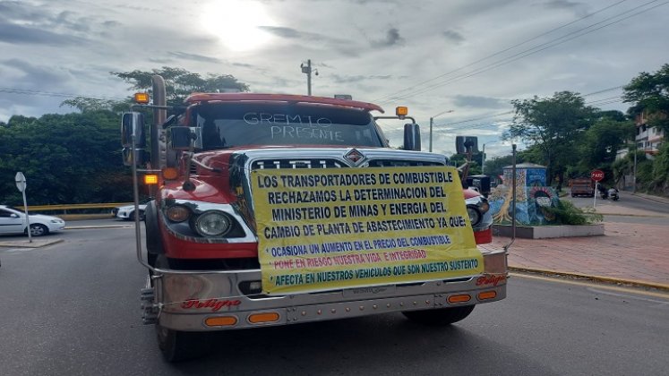 De manera intermitente los minoritarios de combustibles bloquearon la carretera Ocaña-Cúcuta. Se resisten a abastecer en el Área Metropolitana de Cúcuta./ Foto: Cortesía.