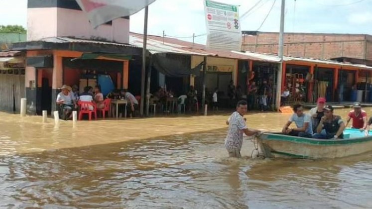 Las calles del corregimiento La Gabarra amanecieron inundadas por aguas del Río Catatumbo. 