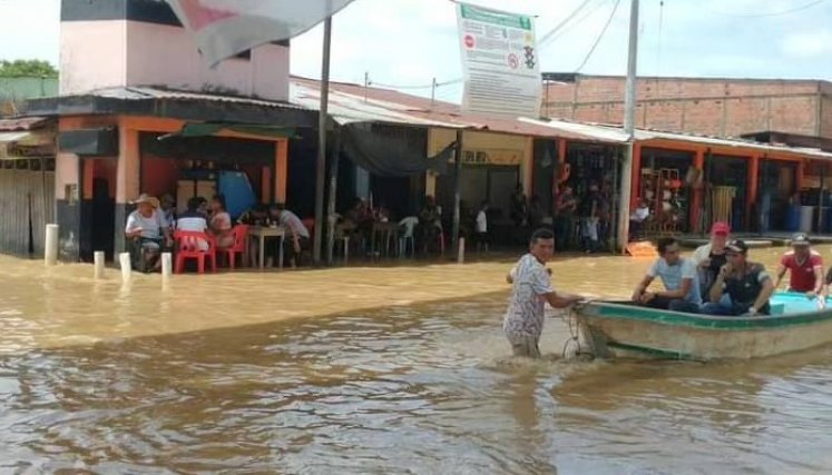 Las calles del corregimiento La Gabarra amanecieron inundadas por aguas del Río Catatumbo. 