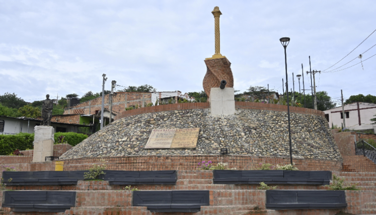 El monumento de la Columna de Bolívar se encuentra en abandono. / Foto: Archivo