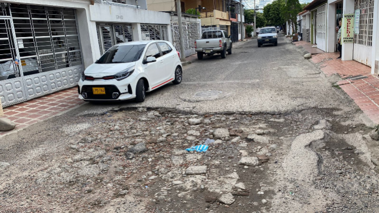 Grandes baches se apoderarón de las vías de los Acacios.