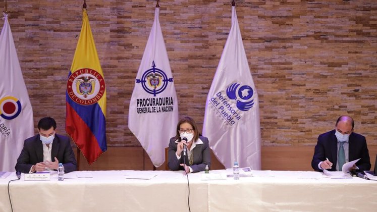 La renuncia de Carlos Camargo Assis a la Defensoría del Pueblo aceleró los debates sobre quién podría sucederlo.