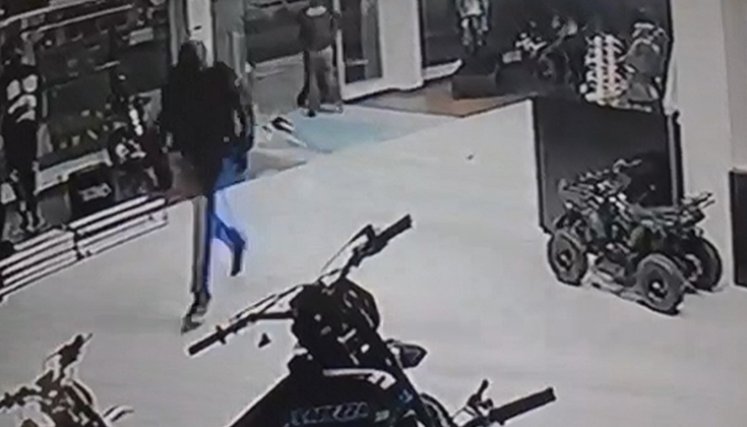 En video quedó registrado el millonario robo a concesionario de motos en Bogotá