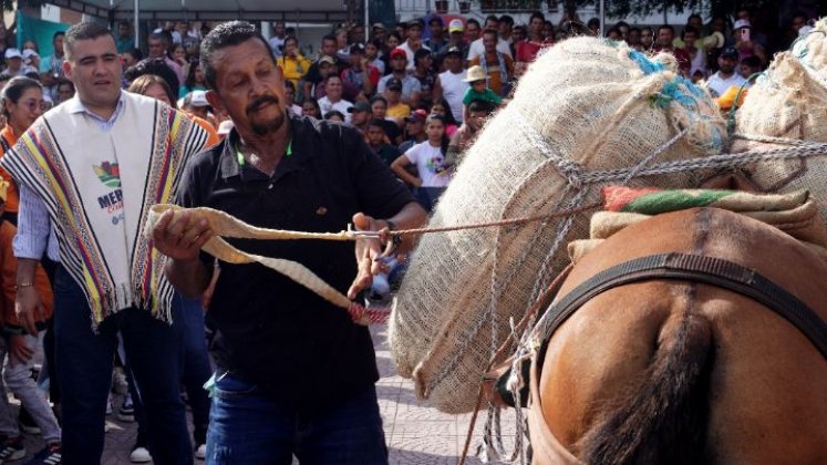 El alcalde de El Tarra, Eyder Robles Ortiz, anunció el mercados campesinos seguirán./Foto cortesía
