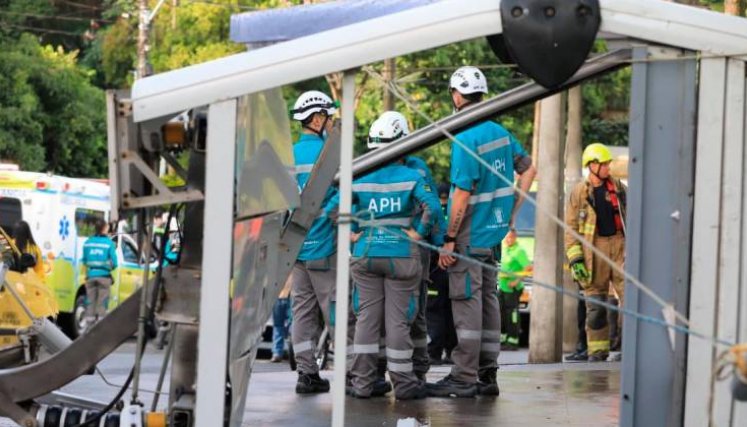 Se trata de un hombre de 55 años que hace parte de un grupo de 12 personas trasladadas a centros asistenciales tras el siniestro.