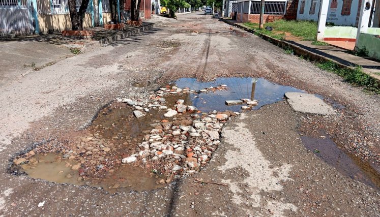 Este es el estado de la avenida 9 entre calles 24 y 25/Foto cortesía
